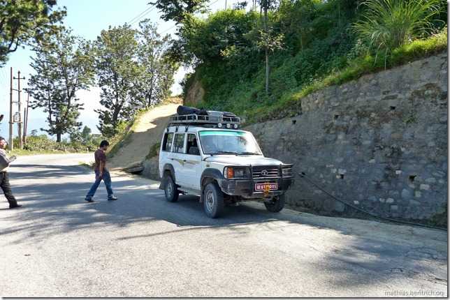 101106_P1020497_Nepal, nach Kathmandu, unterwegs, unser Taxi-Jeep