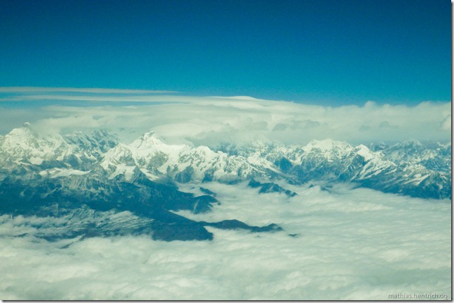 101118_P1030166_nach Bhutan, im Flugzeug, über den Wolken, Himalaya