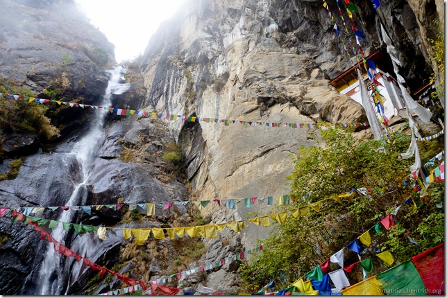 101119_P1030292_Bhutan, Paro, Tigers Nest, Aussicht, Wasserfall