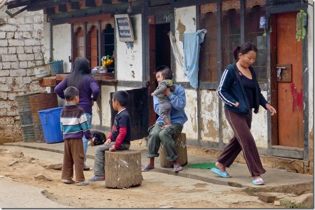 101121_P1030531_Bhutan, Wangdue Phodrang, unterwegs, Menschen, Alltag